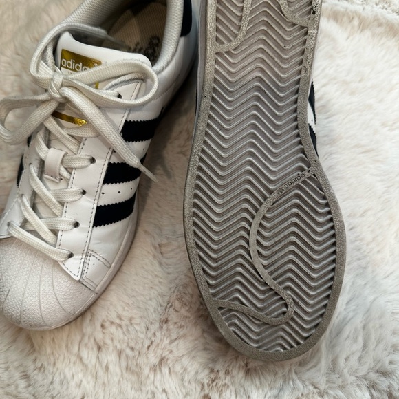 Adidas women’s White and Navy Sneakers with Gold Accents - Picture 3 of 4